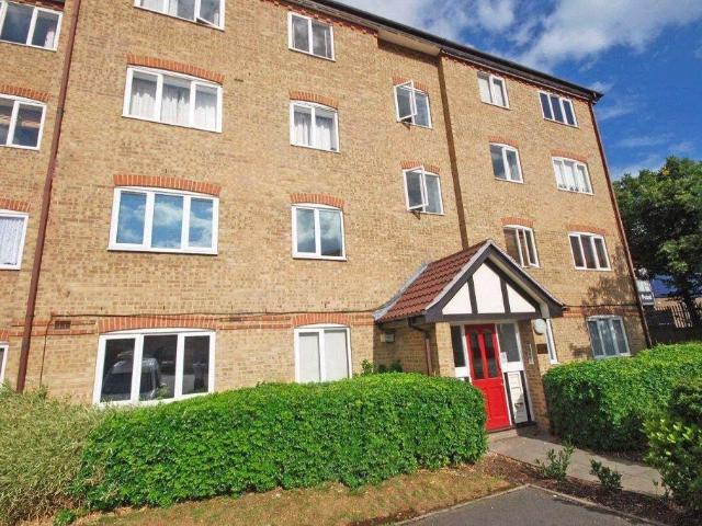 Flat for rent in London Borough of Hounslow, Greater London