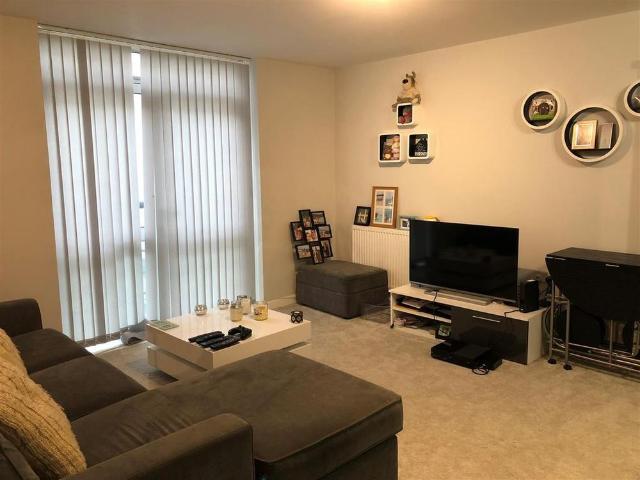 Apartment for rent in Elstree and Borehamwood, Borehamwood