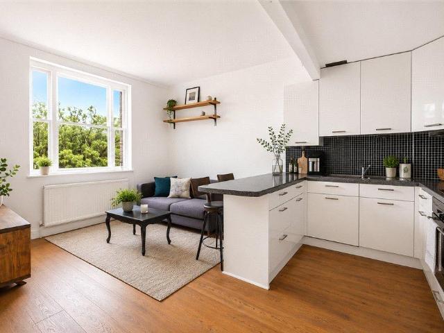 Flat for rent in Earl's Court, Greater London