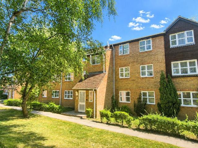 Flat for rent in East Barnet, Greater London
