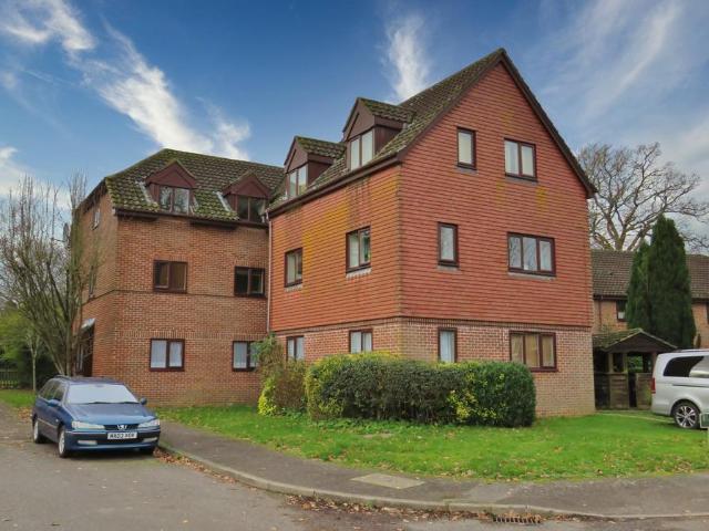 Flat for rent in Slaugham, Perryfields
