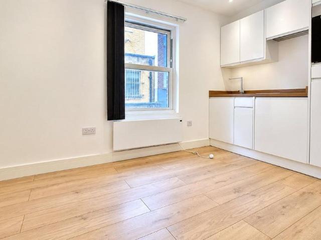 Apartment for rent in Woking, Surrey
