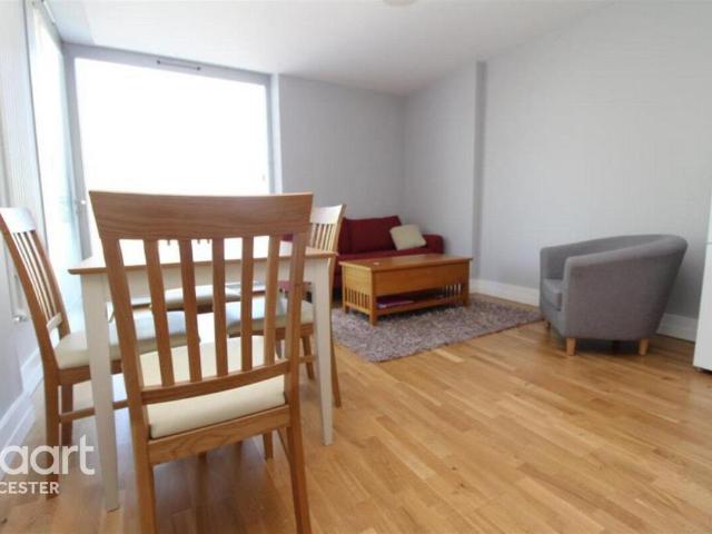 Flat for rent in Black Friars, Old Wharf