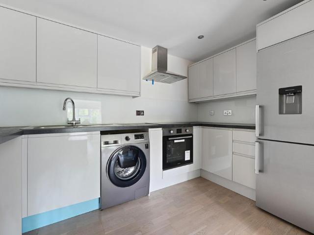Flat for rent in Charville, Greater London