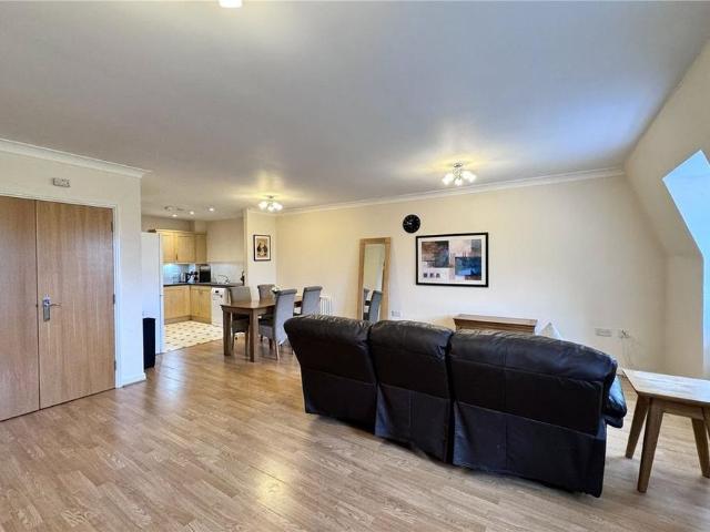 Apartment for rent in Beaconsfield, Knotty Green