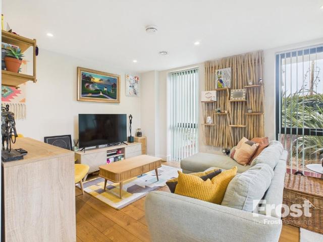 Flat for rent in Gerrards Cross, Denham