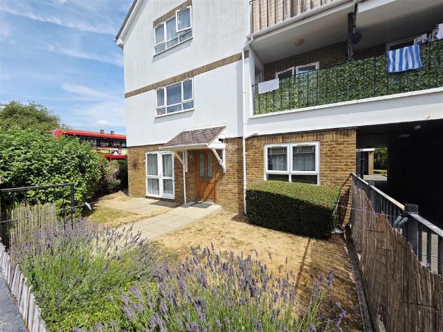 Flat for rent in Yeading, Greater London