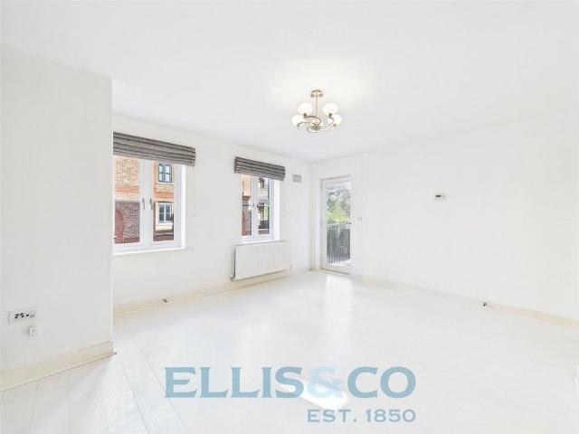 Apartment for rent in Brook Street, Bourne Vale