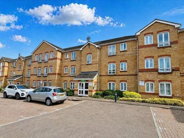 Flat for rent in London Borough of Hounslow, Greater London