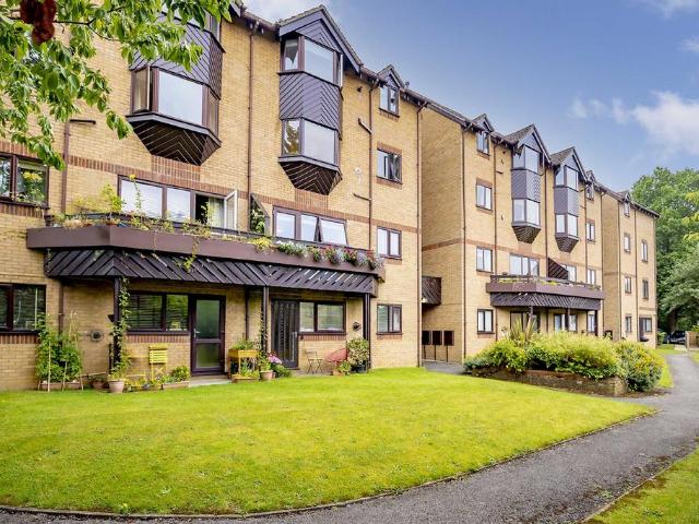 Flat for rent in St Albans, Five Acres