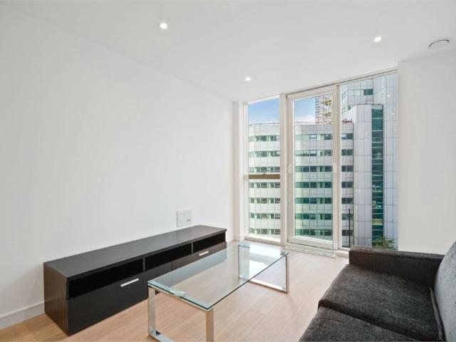 Flat for rent in London Borough of Croydon, Greater London
