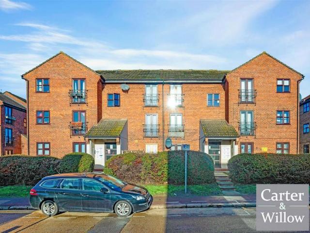 Flat for rent in Dagenham, Greater London