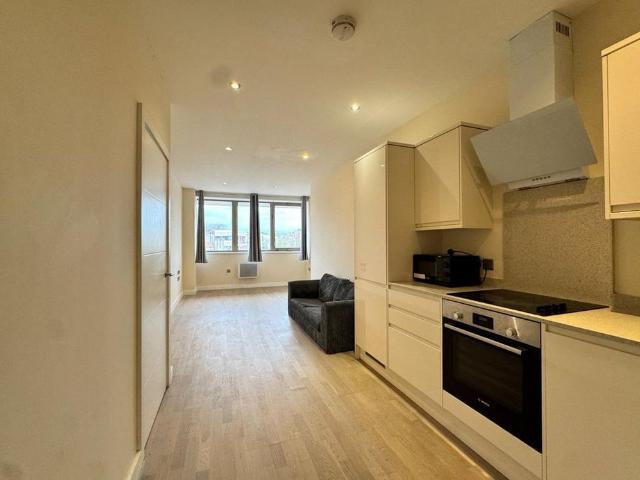 Apartment for rent in Pachesham Park, Surrey