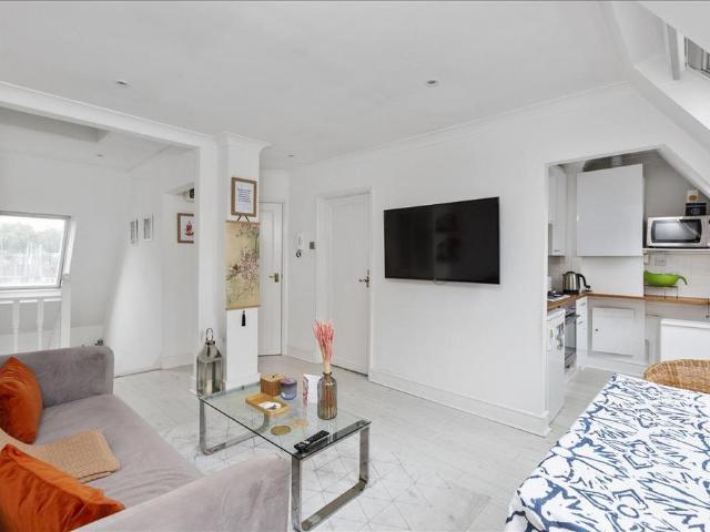Flat for rent in Hammersmith, Greater London