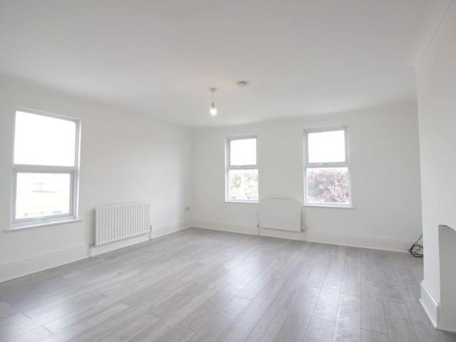 Apartment for rent in Longlands, Greater London