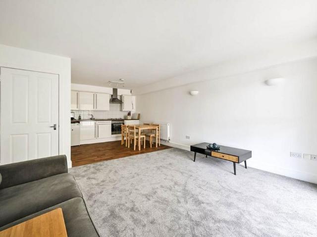 Apartment for rent in London Borough of Merton, Greater London