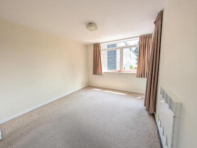 Apartment for rent in Eaton Rise, East Bank
