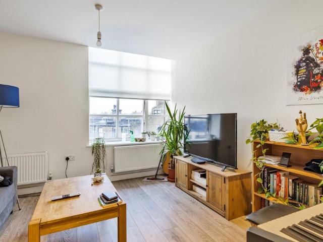 Flat for rent in London Borough of Lewisham, Ladywell