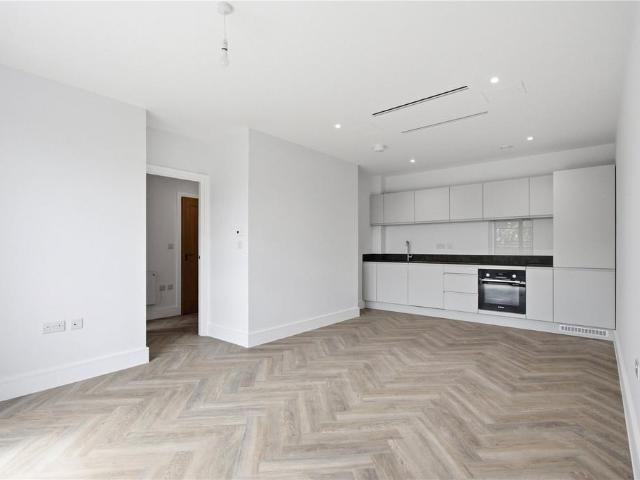 Flat for rent in Brunswick Park, Greater London