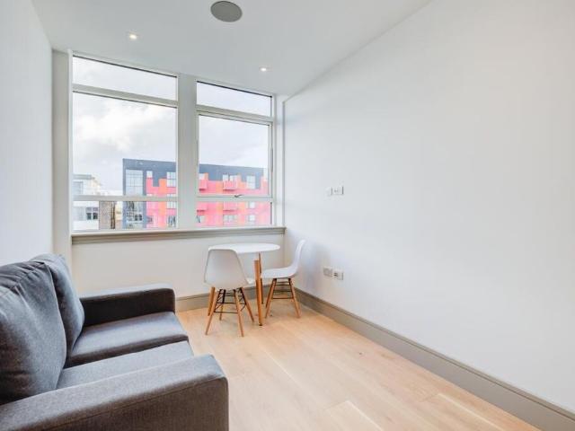 Apartment for rent in Lane, Greater London