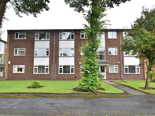 Flat for rent in Sale Moor, Trafford Park