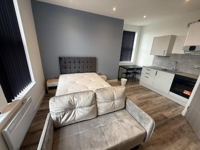 Flat for rent in Birkby, Huddersfield