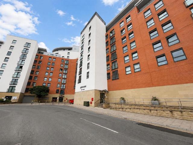 Flat for rent in Richmond Hill, West Yorkshire
