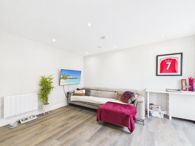 Apartment for rent in Theale, West Berkshire