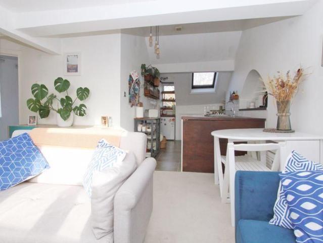 Apartment for rent in Round Hill, Brighton
