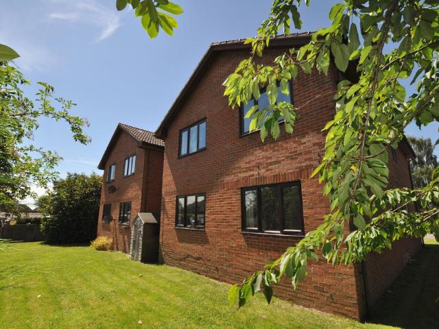 Flat for rent in Stoughton, Guildford