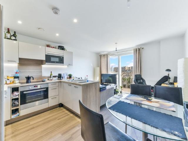 Apartment for rent in London Borough of Lewisham, Ladywell