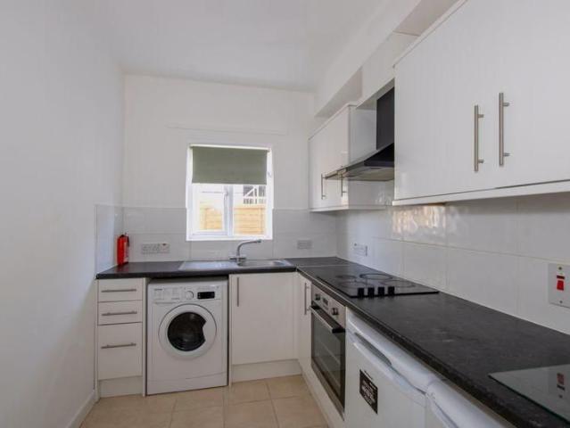 Apartment for rent in London Borough of Croydon, Purley