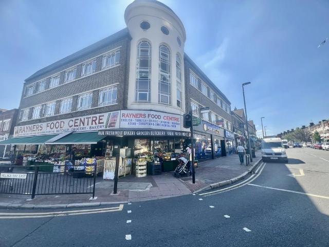 Flat for rent in Pinner