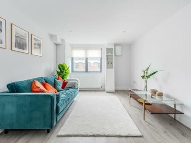 Apartment for rent in Perryfields, West Sussex