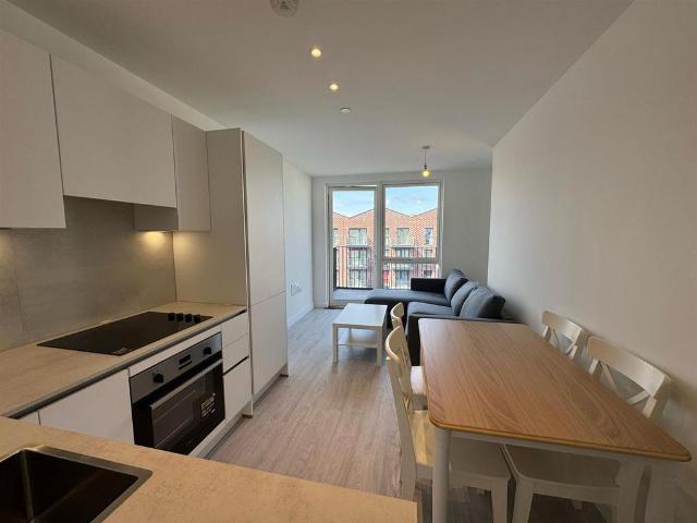 Flat for rent in Hayes, Greater London