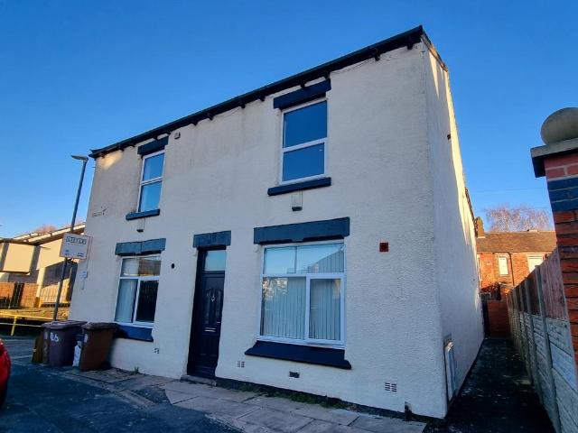 Flat for rent in New Bold, St Helens