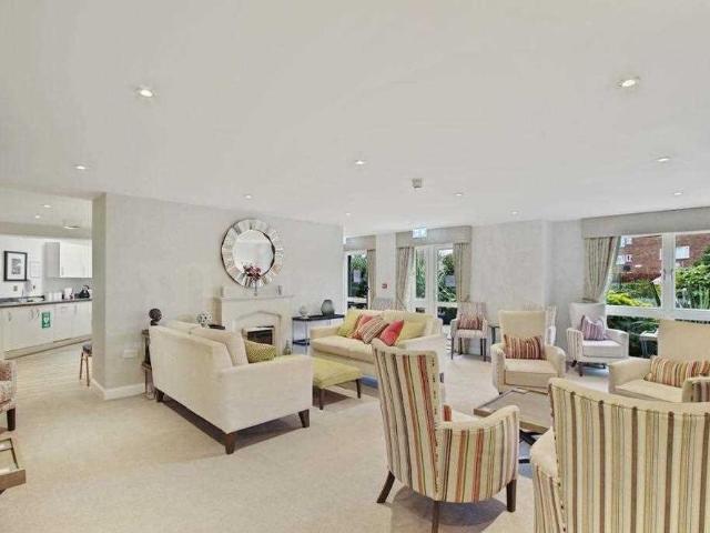 Apartment for rent in Denham, Denham Green