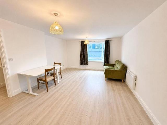 Apartment for rent in Sheerwater, Woking