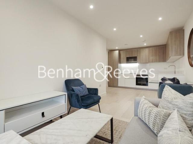 Apartment for rent in Brook Green, Greater London