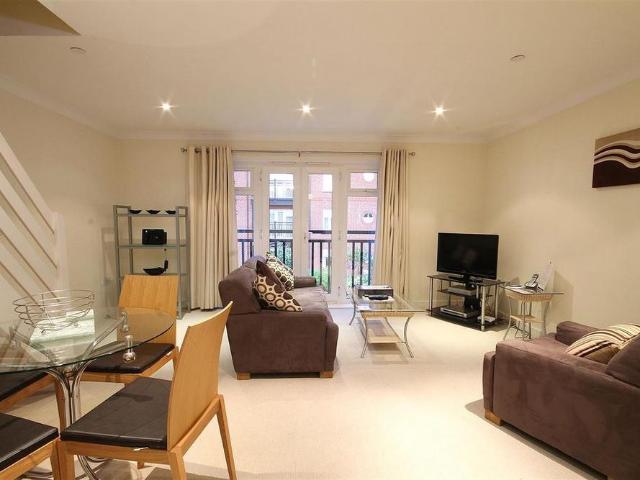 Apartment for rent in Pachesham Park, Surrey