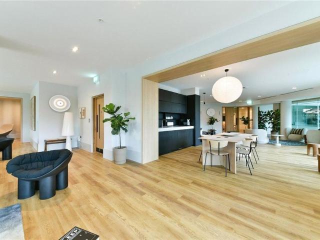 Apartment for rent in London Borough of Hounslow, Strand