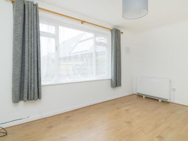Apartment for rent in Kingsdown Park, The Bridge