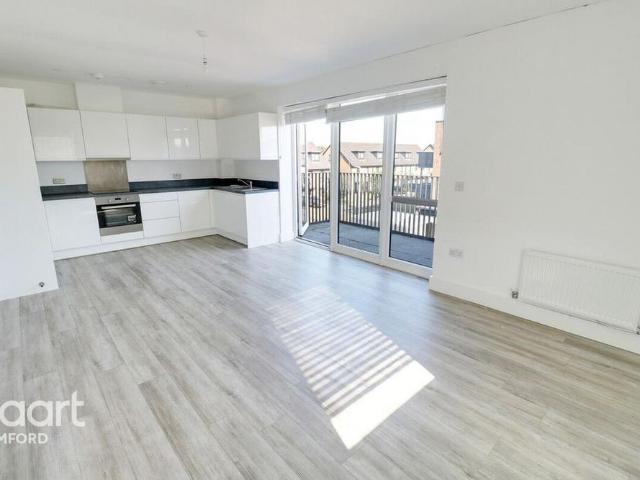 Apartment for rent in Rush Green, Greater London