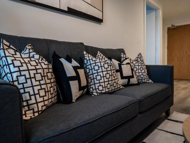 Apartment for rent in Deeplish, Burnedge
