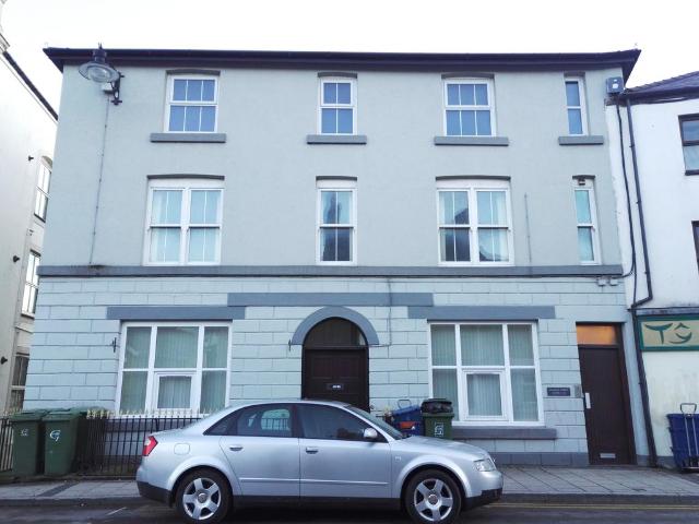 Flat for rent in Bethesda, Wales