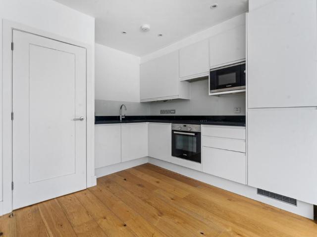 Flat for rent in London Borough of Croydon, Greater London