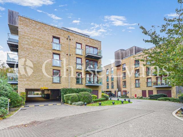 Apartment for rent in Denham