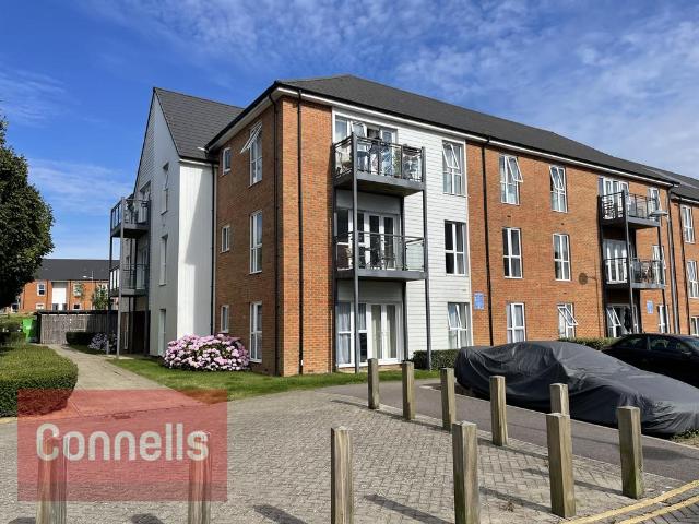 Flat for rent in Kilnwood Vale, Horsham