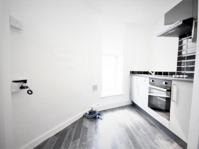 Apartment for rent in Belmont Park, Lee Bank