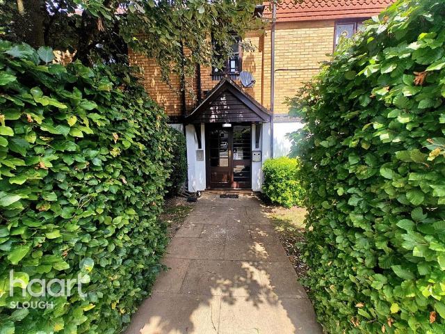 Flat for rent in Slough